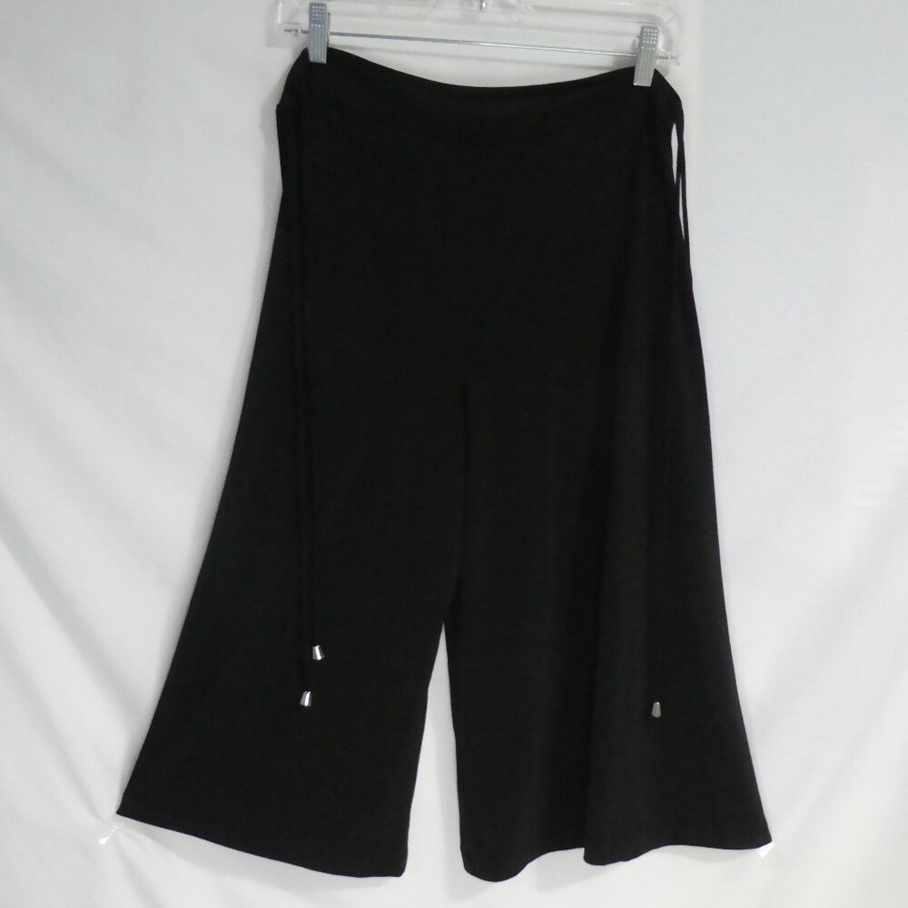 AB STUDIO | large | Capri Leggings With Decorative Double String Sides | USA